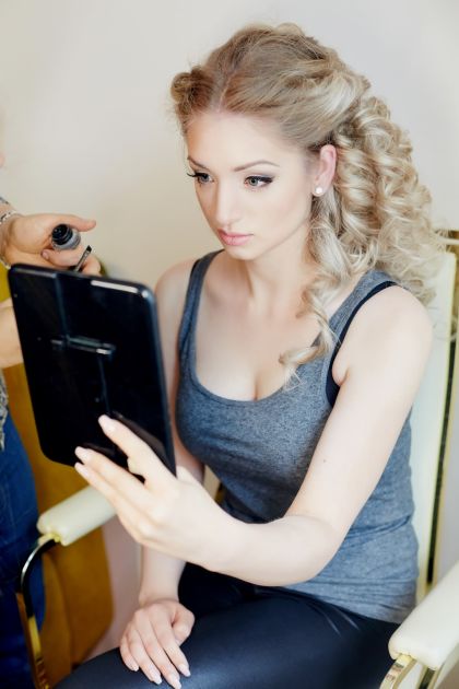 Brautmake-Up & Frisur 