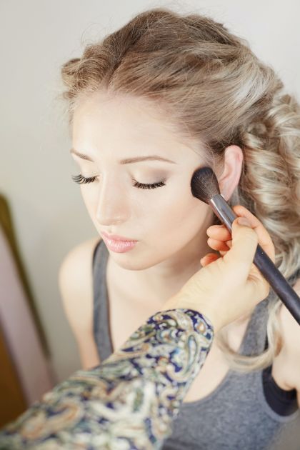 Brautmake-Up & Frisur 