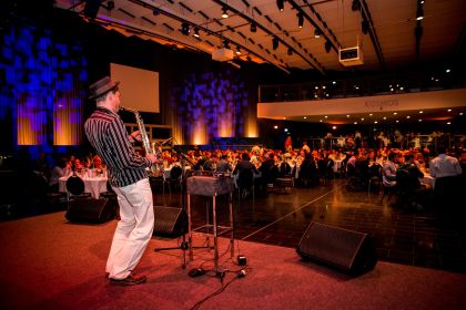Musikprogramm DJ & Saxophone in einer Person Musikprogramm DJ & Saxophone in einer Person
