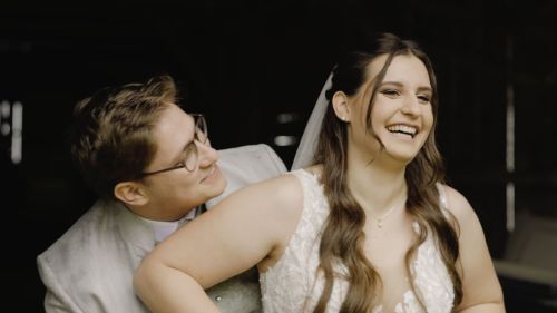 Wunderschöne Kärntner Hochzeit im Stadl: mit Mauten, Tracht und anderen Traditionen
