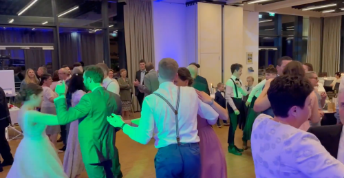 Hochzeitsvideo: Tanz-Highlights mit Macarena & Sirtaki - der ultimative Dj lädt ein