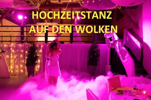 Wolkentanz-Momente in Weiß: Hochzeits-DJ + Fotografin-Kombi in der Mühlsteinstube in Leobersdorf