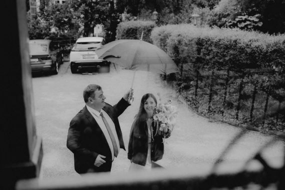 Lässige & herzerwärmende Hochzeit trotz Regen in Wien