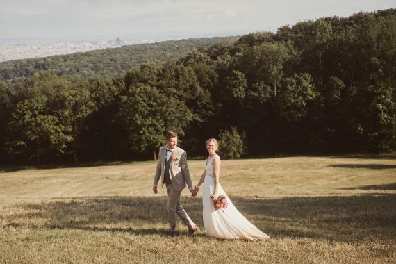 Entspannte Sommerhochzeit im Am Roan hoch oben am Cobenzl