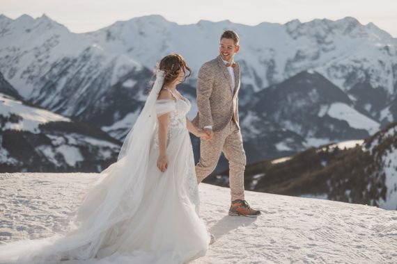 After-Wedding-Shooting mit Schneengel