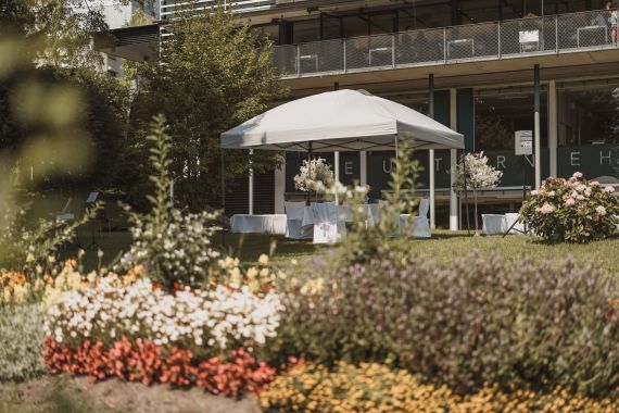 Klassische Hochzeit mit Gartenfeeling hoch über Innsbruck