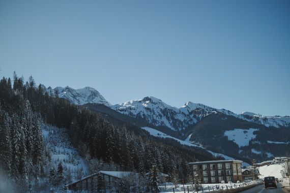 Winterhochzeit mit Gondelfahrt in Tirol