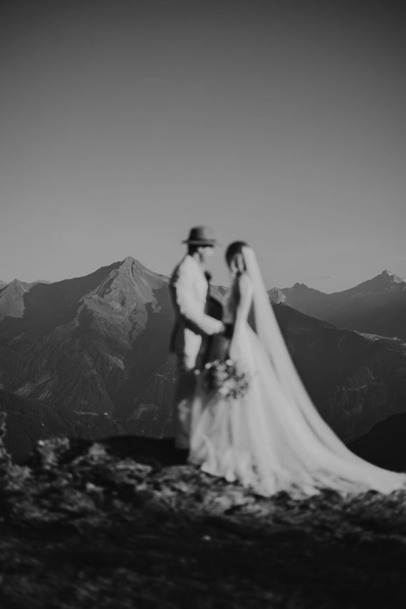 After-Wedding-Shooting zum Sonnenuntergang im Herbst