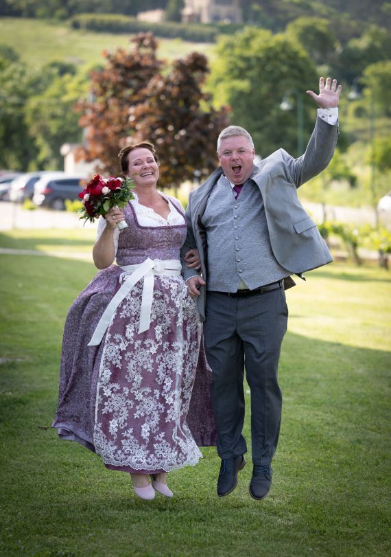 Trachtenhochzeit im Weingut Schlossberg in NÖ