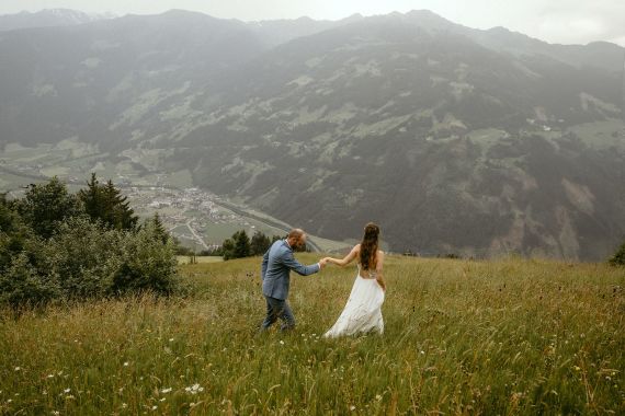 Unvergessliche Berghochzeit auf der Wiesenalm im Zillertal – Emotionen & Traumhafte Almwiesen-Shootings
