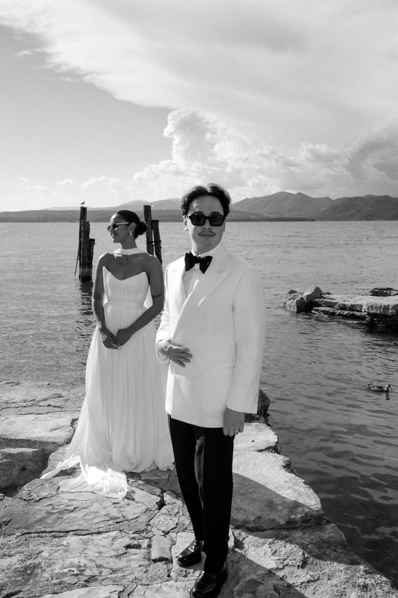 Einzigartiges Elopement am Gardasee: Romantische Hochzeit zwischen See und Olivenhainen
