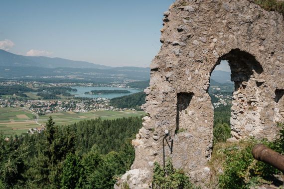 Moderne Trauung auf der Burgruine Finkenstein