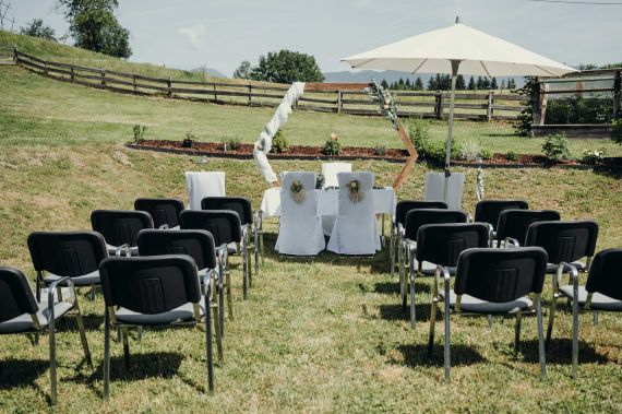 Trachtenhochzeit im eigenen Garten im Gailtal