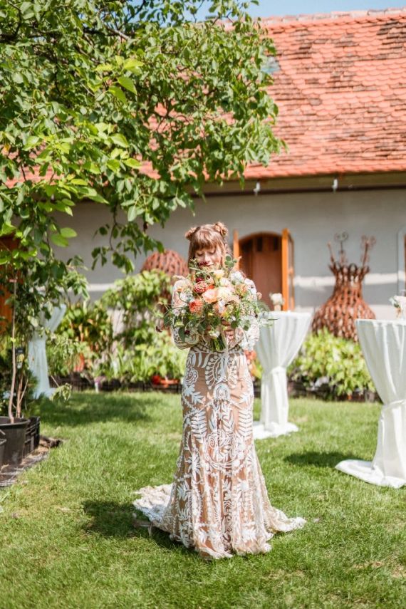 Außergewöhnlich heiraten im Garten im Spätsommer
