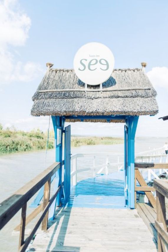 Hochzeitsreportage in Burgenland: Haus im See