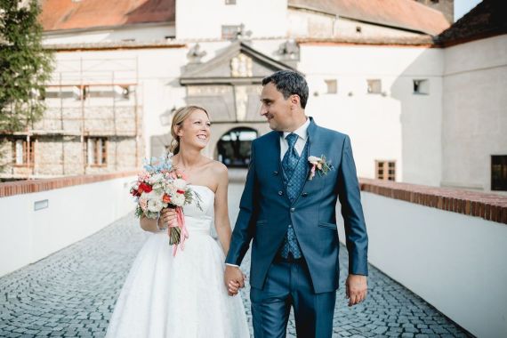 Farbenfrohe Spätsommerhochzeit auf der Burg Schlaining