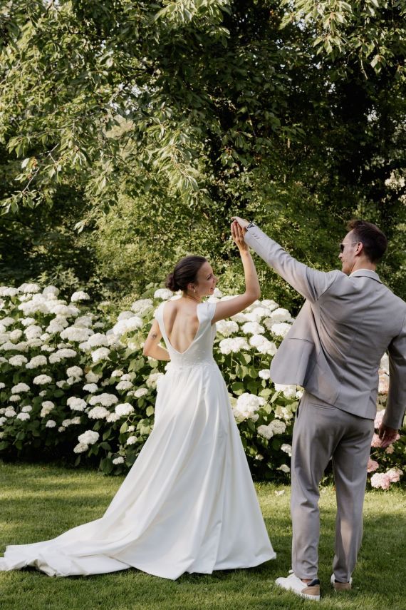 Moderne, emotionale Hochzeit