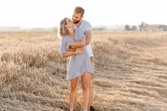 Außergewöhnliches Sunsetshooting im Kornfeld bei Pasching
