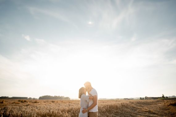 Außergewöhnliches Sunsetshooting im Kornfeld bei Pasching