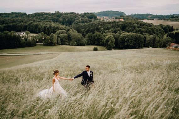 Wunderschöne Weingut Hochzeit am Weingut Holler