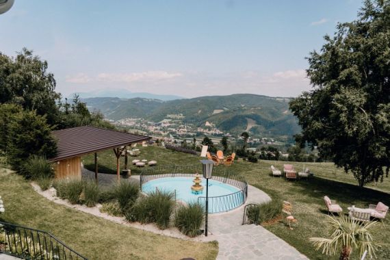 Außergewöhnliche Hochzeit mit besonderem Charme im Fernblick