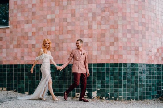Außergewöhnliche farbenfrohe Vintage Hochzeit im Fernblick