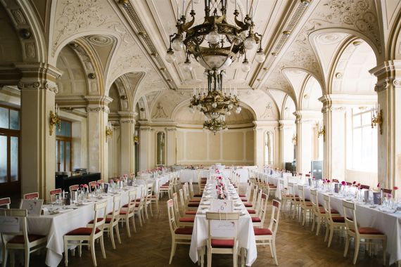 Traumhafte internationale Hochzeit im Südbahnhotel