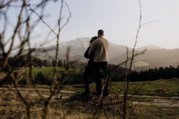 Wunderschönes, windiges Paarshooting im Mostviertel (Hochbärneck)