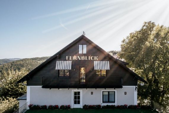 Fancy Couture Hochzeit im Fernblick am Wechsel