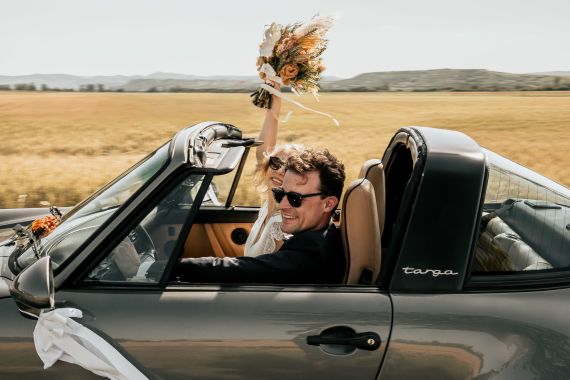 CHIC BARN HOCHZEIT MIT FUNKY VIBES