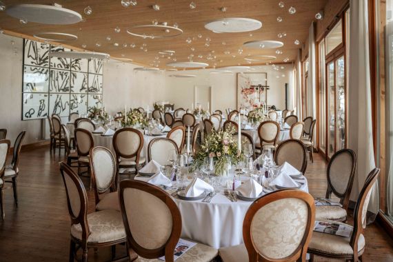 Zauberhafte Hochzeit in der Stiftsschmiede am Ossiacher See