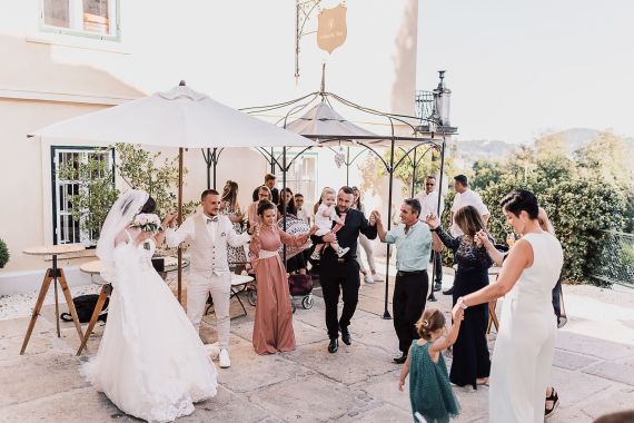 Wunderschöne modern Hochzeit im Schloss Aiola