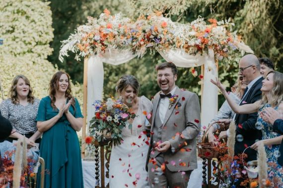 Außergewöhnliche Folklore-Hochzeit im Schloss Ernegg