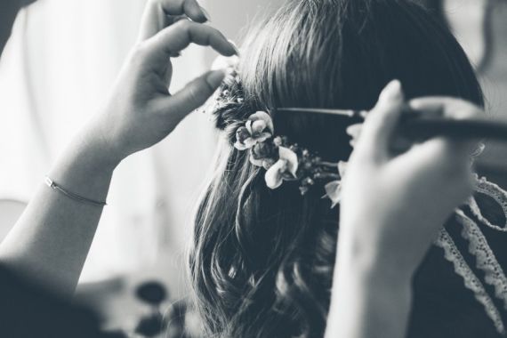 Black & White Beauty: Regnerische Hochzeit auf der Burgruine Aggstein