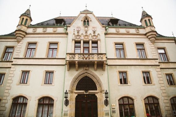 Familiäre Hochzeit im prunkvollen Rathaus Korneuburg