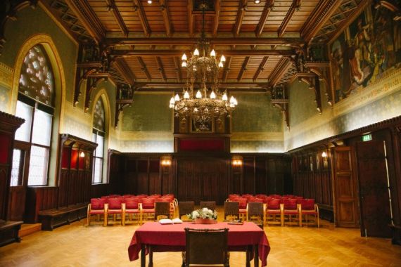 Familiäre Hochzeit im prunkvollen Rathaus Korneuburg