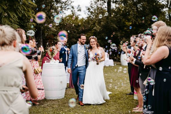 Hochzeit im Freien im Kalandahaus in Niederösterreich