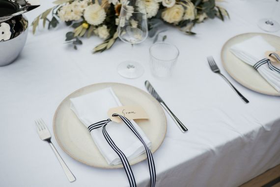 Elegante Herbsthochzeit mit romantischen Details 