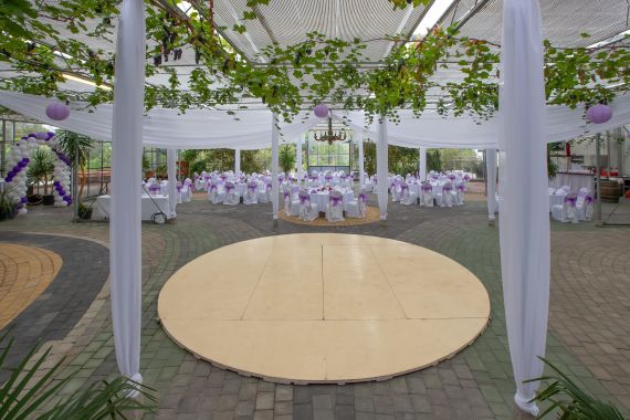 Eleganz und Spektakel: Eine filmreife Traumhochzeit in der Arche Moorhof in Großhöflein