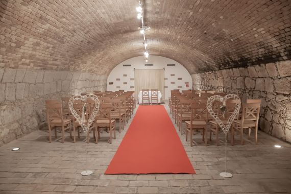 Eine fröhliche Aprilhochzeit im Weingut Schlossberg in Bad Vöslau