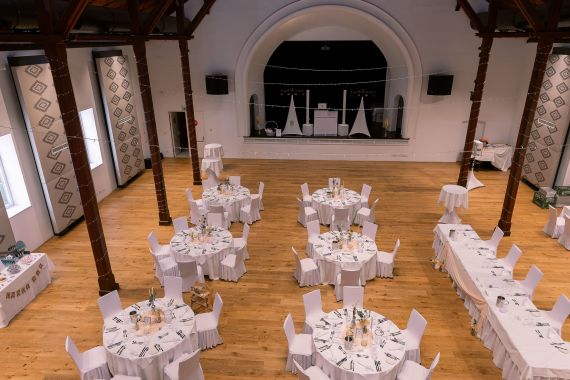 Sommerliebe im Gabrium: Eine Hochzeit im Bezirk Mödling, heißer als die Sonne! 🌞💍