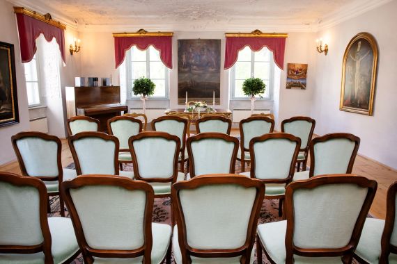 Himmlische Sommerhochzeit: Wenn Tradition und Glaube am Weinberg des Weingut Hermann Moser aufeinandertreffen