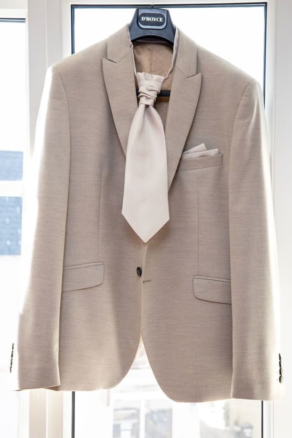 Klassisch Romantische Hochzeit auf Burg Güssing: Perfekte Kombination aus Standesamtlicher und Kirchlicher Trauung