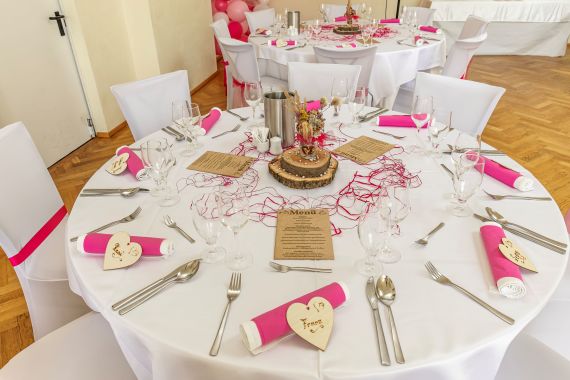 Romantische Eleganz trifft auf coole Vibes: Traumhochzeit im Gasthof Pree, Asperhofen