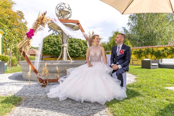 Romantische Eleganz trifft auf coole Vibes: Traumhochzeit im Gasthof Pree, Asperhofen