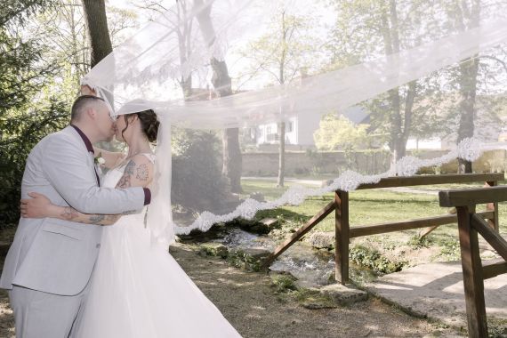 Liebe, Lachen und Lebensfreude im Herzen von Wiener Neustadt: Eine tolle Hochzeit im Mary's Pub