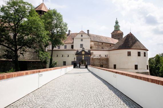 Traditionsreiche Hochzeit auf der historischen Burg Schlaining im Burgenland
