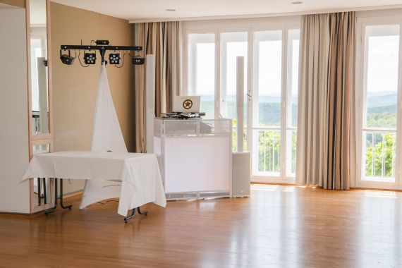 Seifenblasen der Liebe: Eine Hochzeit im Berghotel Tulbingerkogel