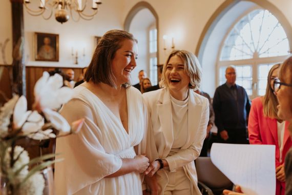 Queere Herbsthochzeit in Linz – Liebe, Lachen & echte Emotionen