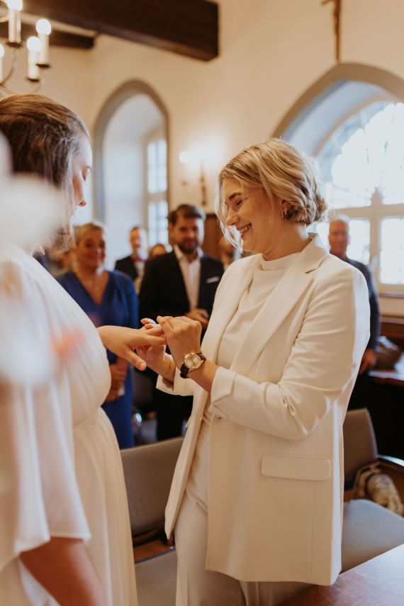 Queere Herbsthochzeit in Linz – Liebe, Lachen & echte Emotionen